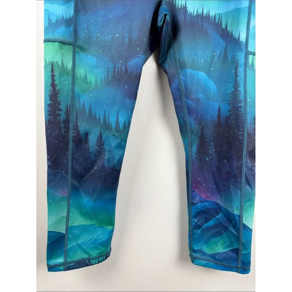 Constantly Varied Gear women’s medium Aurora Mountain Leggings - Blue Green 28”